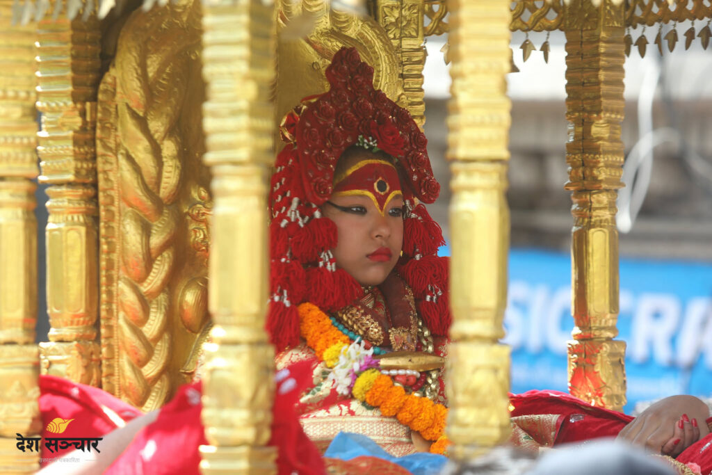 Nepal presenta a su nueva diosa viviente
