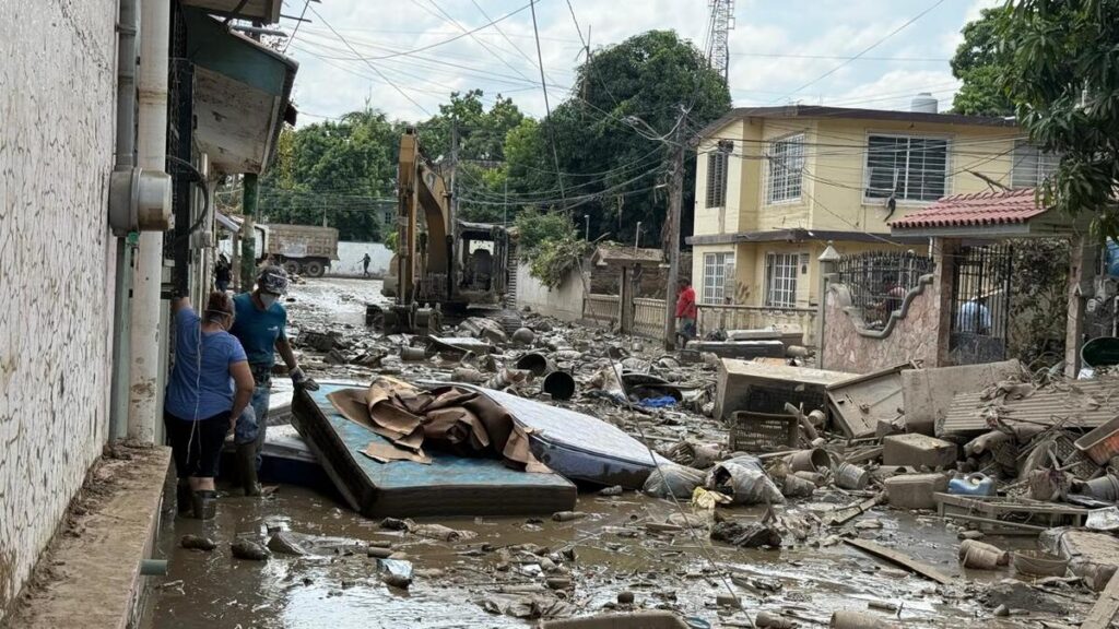 Autoridades descartan riesgos sanitarios tras inundaciones