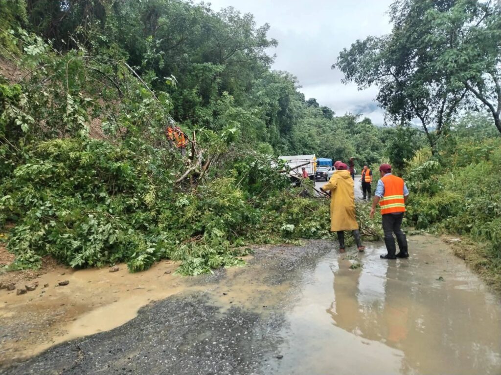 Desbordamiento del río Amajac deja incomunicadas comunidades en Hidalgo