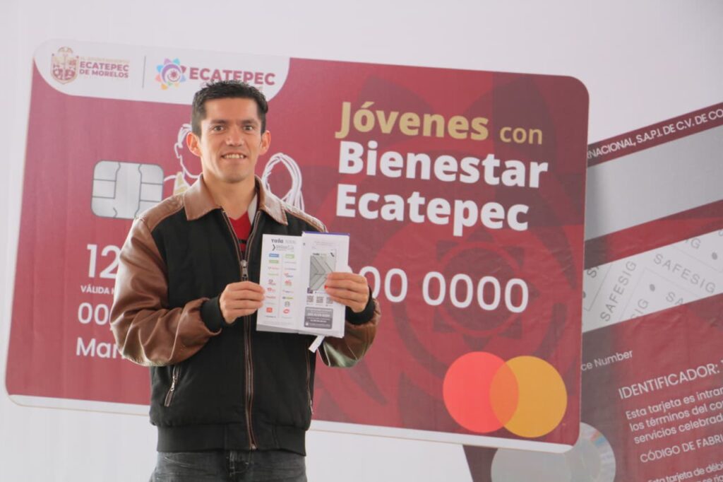 Ecatepec entrega primeras becas de transporte a universitarios