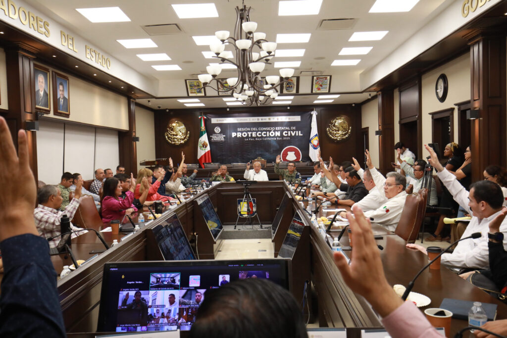 Suspenden clases en Baja California Sur ante la amenaza del huracán Priscilla