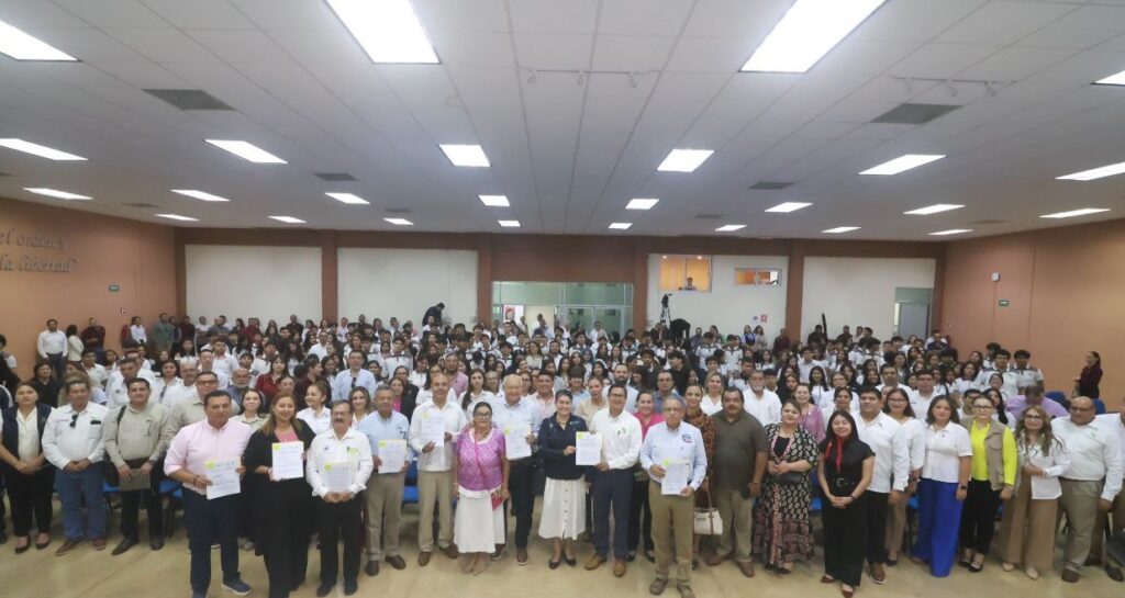 BCS firma acuerdo educativo pionero que elimina examen de admisión