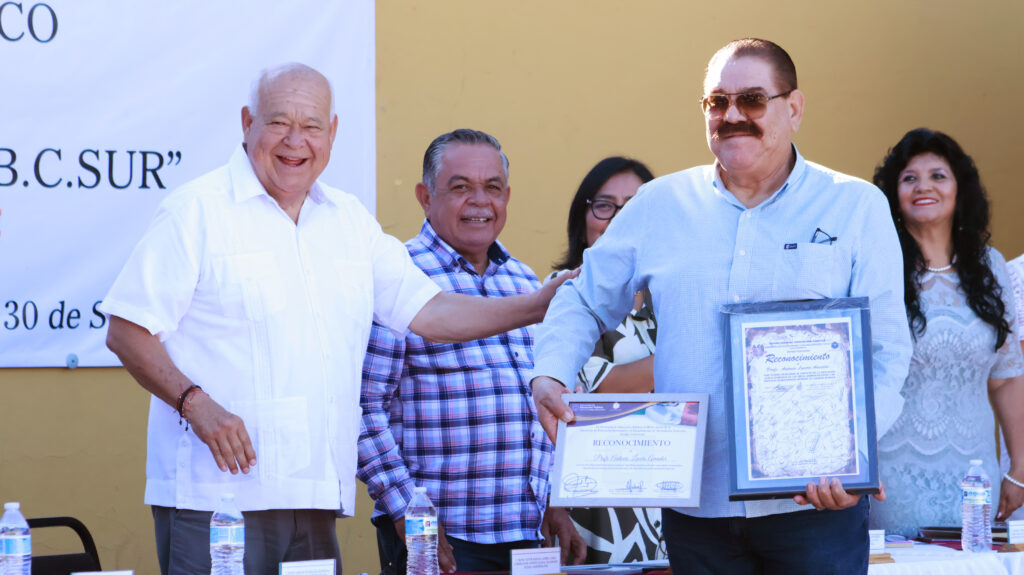 Gobernador de BCS destaca compromiso con la educación secundaria