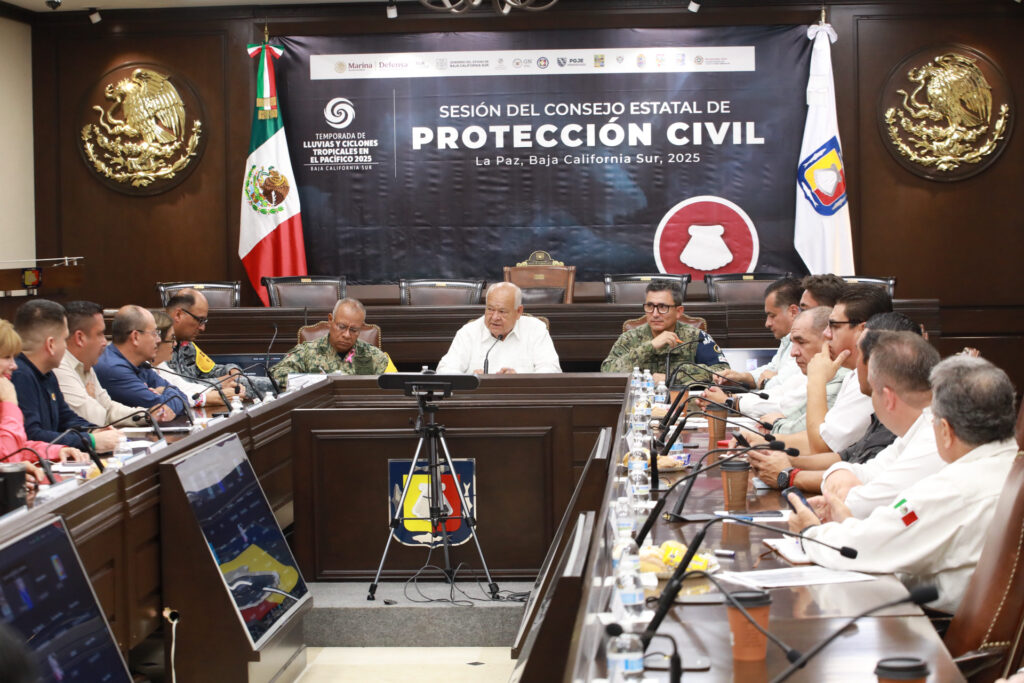 Suspenden clases en Baja California Sur ante la amenaza del huracán Priscilla