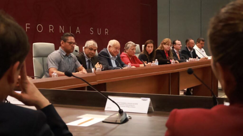 Inicia Cumbre Internacional de Comercio Exterior en La Paz