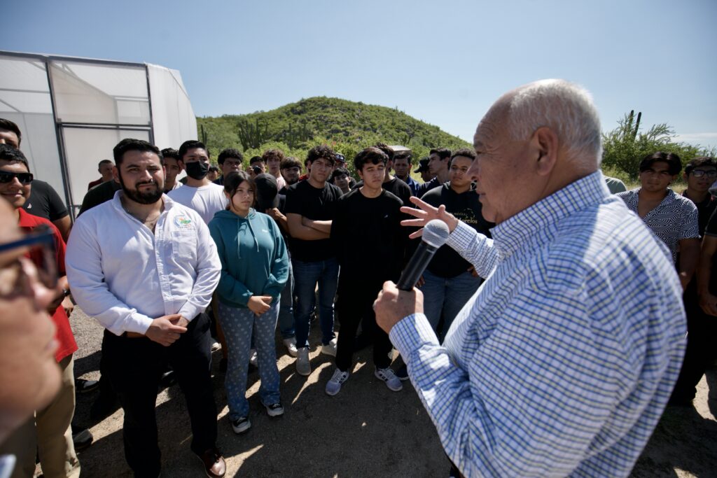 Gobernador entrega nuevos espacios y autobús a la UTLP
