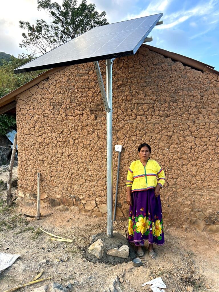 CFE busca llevar electricidad a casi 300 mil mexicanos antes de 2029