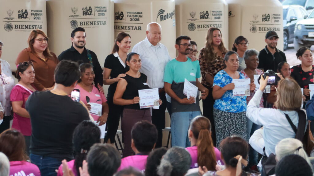 Inaugura gobernador de BCS Punto de Encuentro Comunitario en La Paz