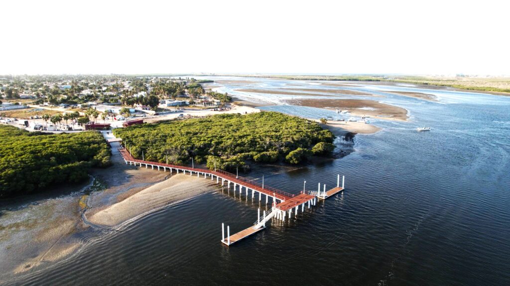 Entregan reconstrucción del muelle turístico en Puerto San Carlos