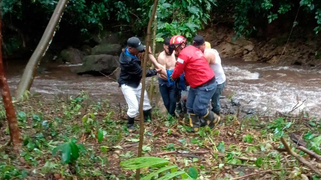 Lluvias dejan un muerto e inundaciones en Los Tuxtlas