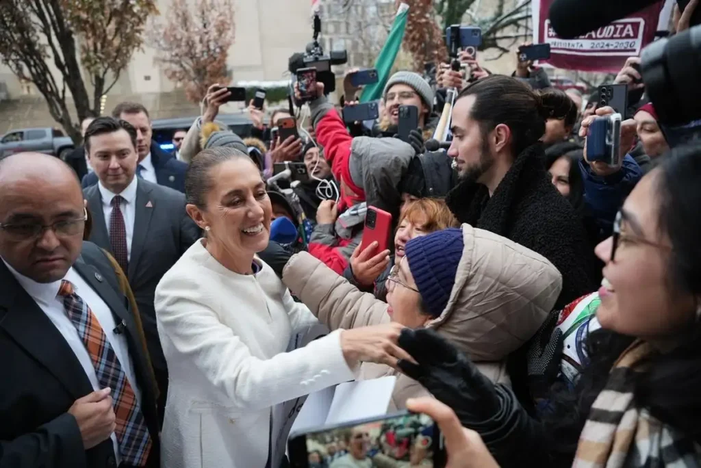Sheinbaum se reúne con migrantes y promete defensa ante Trump