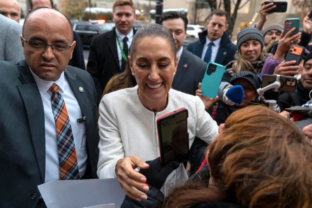 Sheinbaum se reúne con migrantes y promete defensa ante Trump