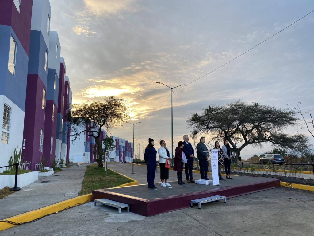 Entregan primeras viviendas del Plan de Justicia en Michoacán