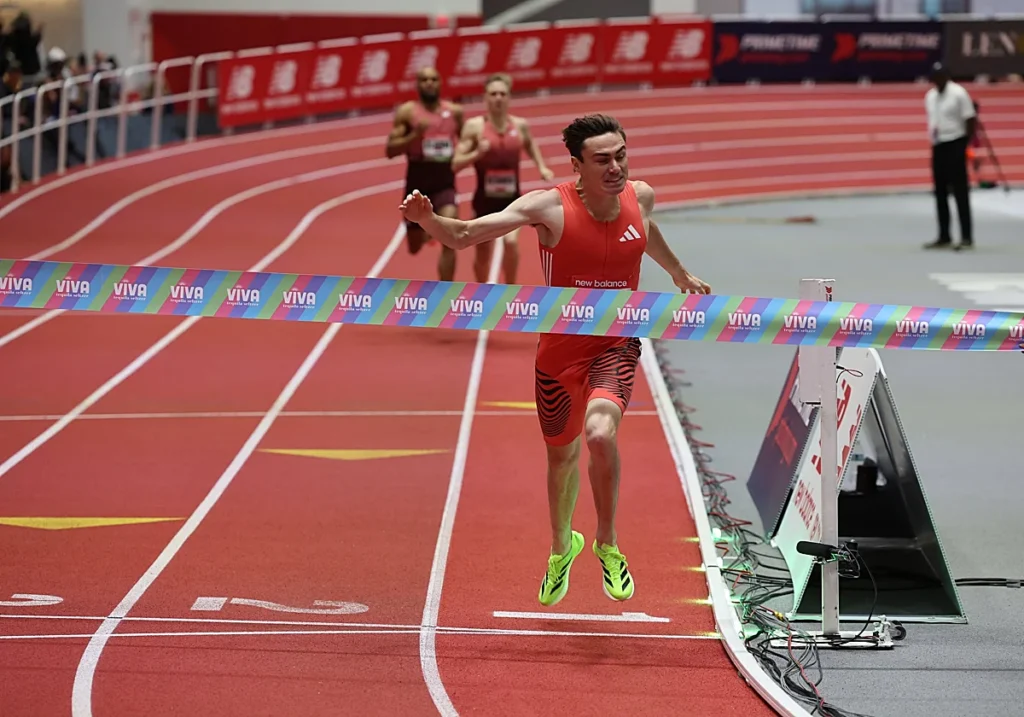 Josh Hoey impone récord mundial de 800 m indoor en Boston