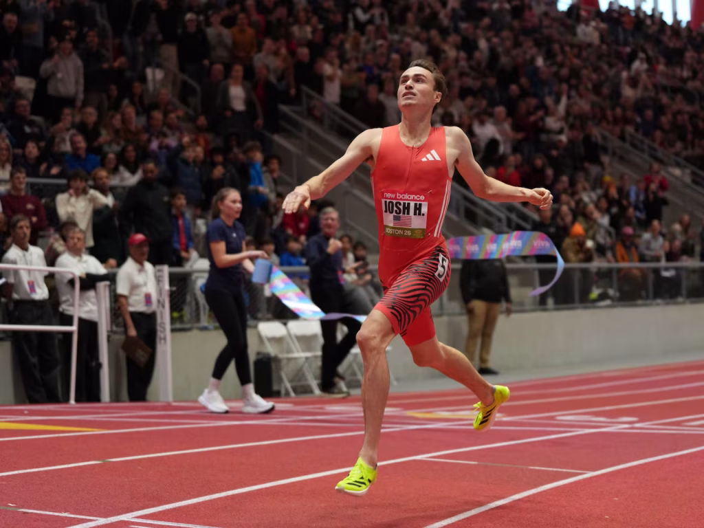 Josh Hoey impone récord mundial de 800 m indoor en Boston