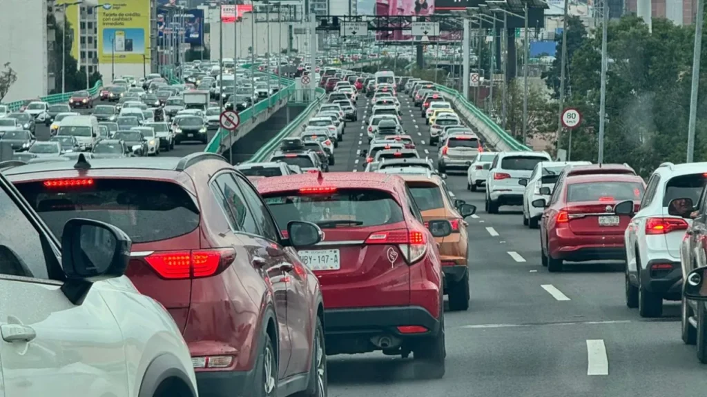 Activan sistema antievasión con picos en autopistas