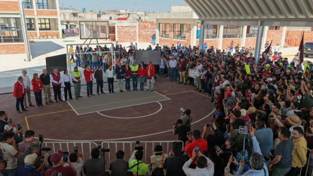 Sheinbaum defiende cercanía con la gente en actos públicos