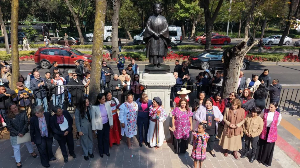 Sheinbaum devela monumentos a mujeres indígenas en Reforma