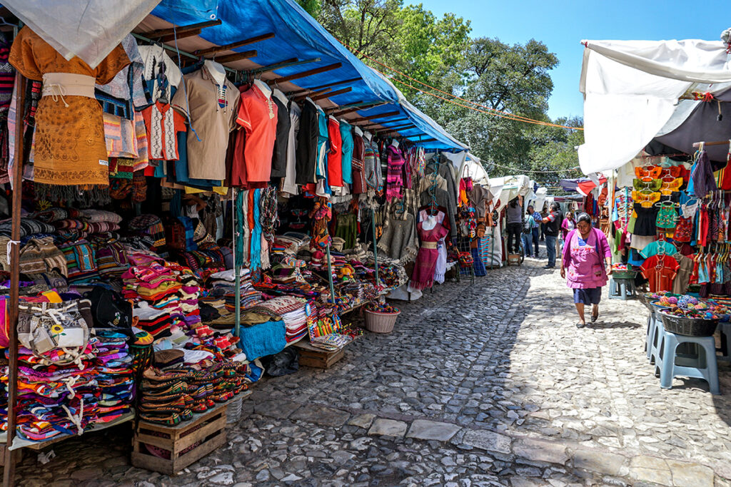 Artesanos denuncian venta de productos chinos en vía pública