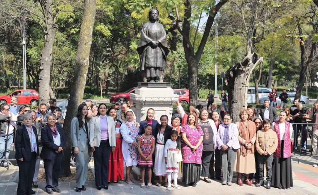 Sheinbaum devela monumentos a mujeres indígenas en Reforma