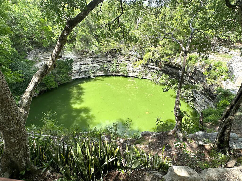 Hallan conjunto habitacional y pirámide en sitio arqueológico de Yucatán