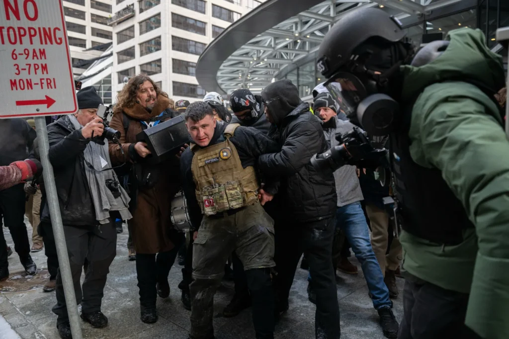 Protestas en Mineápolis tras muerte de ciudadano por agentes federales