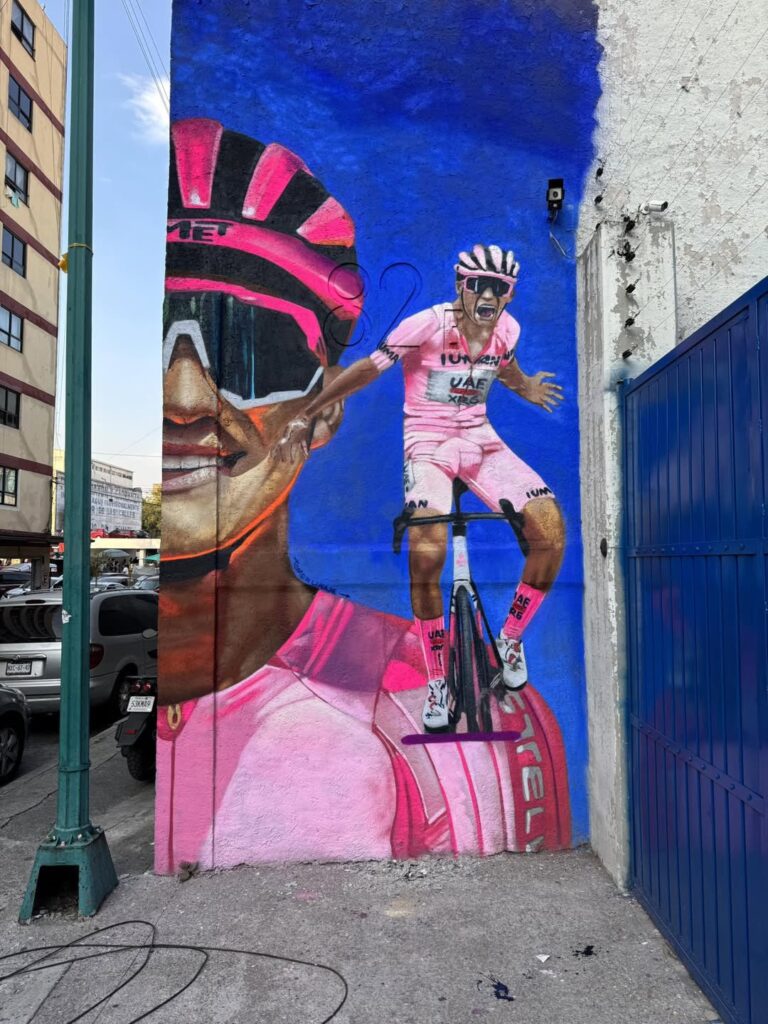 Isaac del Toro inspira su primer mural en el corazón de CDMX