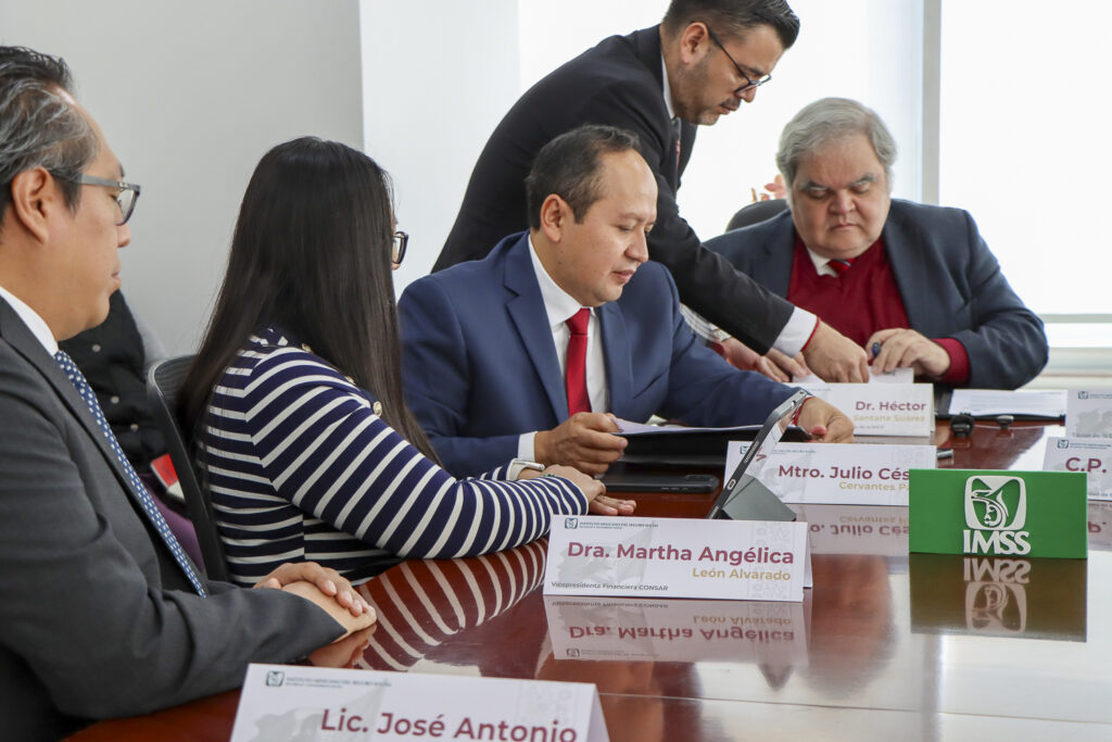IMSS y Consar acuerdan frenar simulación en cuotas patronales