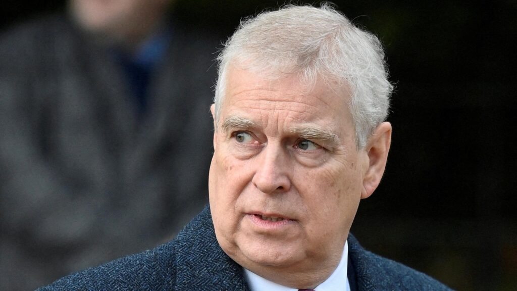 Reino Unido analiza excluir a Andrés Mountbatten-Windsor de la sucesión