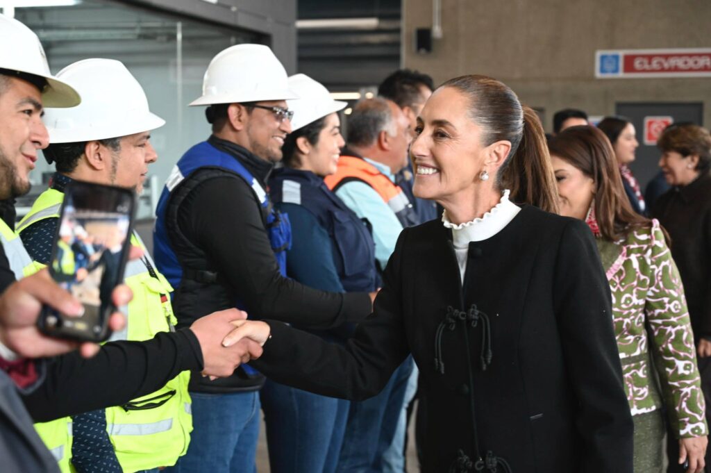 Inauguran estaciones finales del Tren El Insurgente