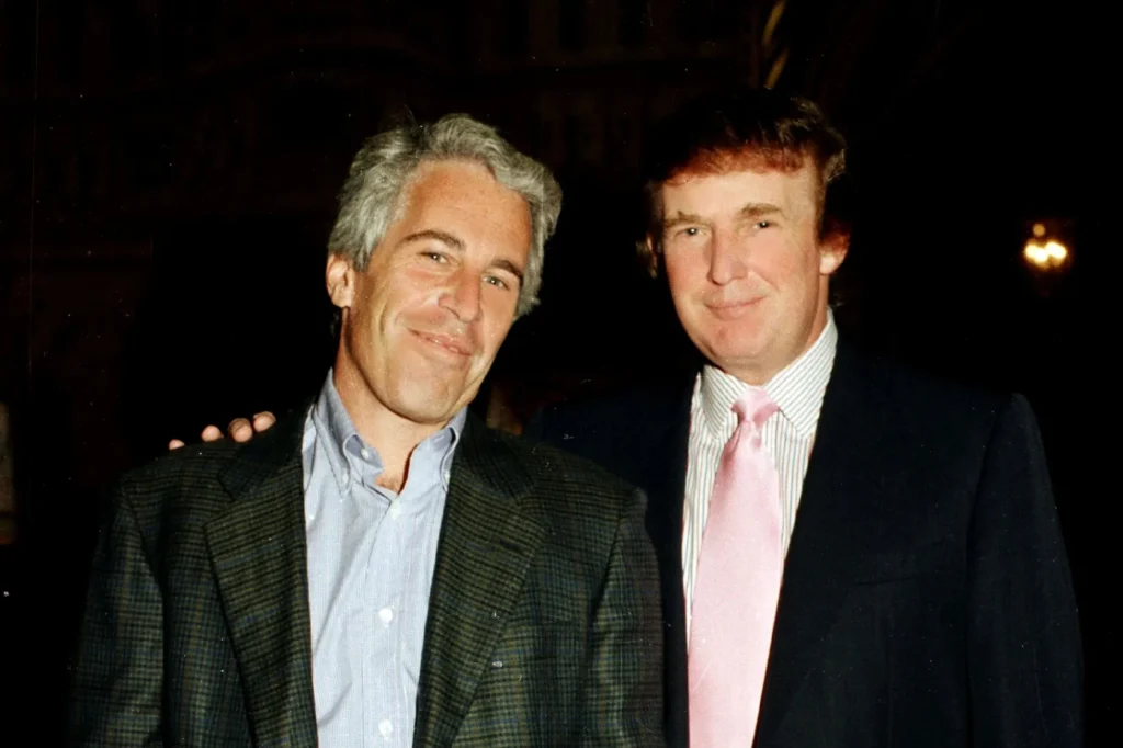 Trump niega vínculos con Epstein y acusa a Michael Wolff