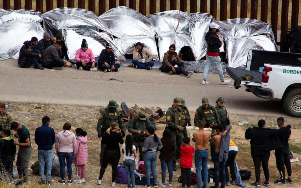 EU gastó 40 mdd para deportar migrantes a terceros países
