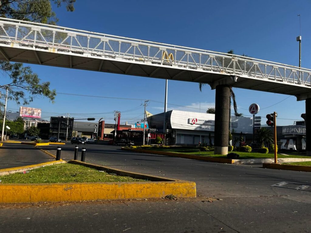 Violencia paraliza Jalisco: bloqueos y miedo vacían ciudades