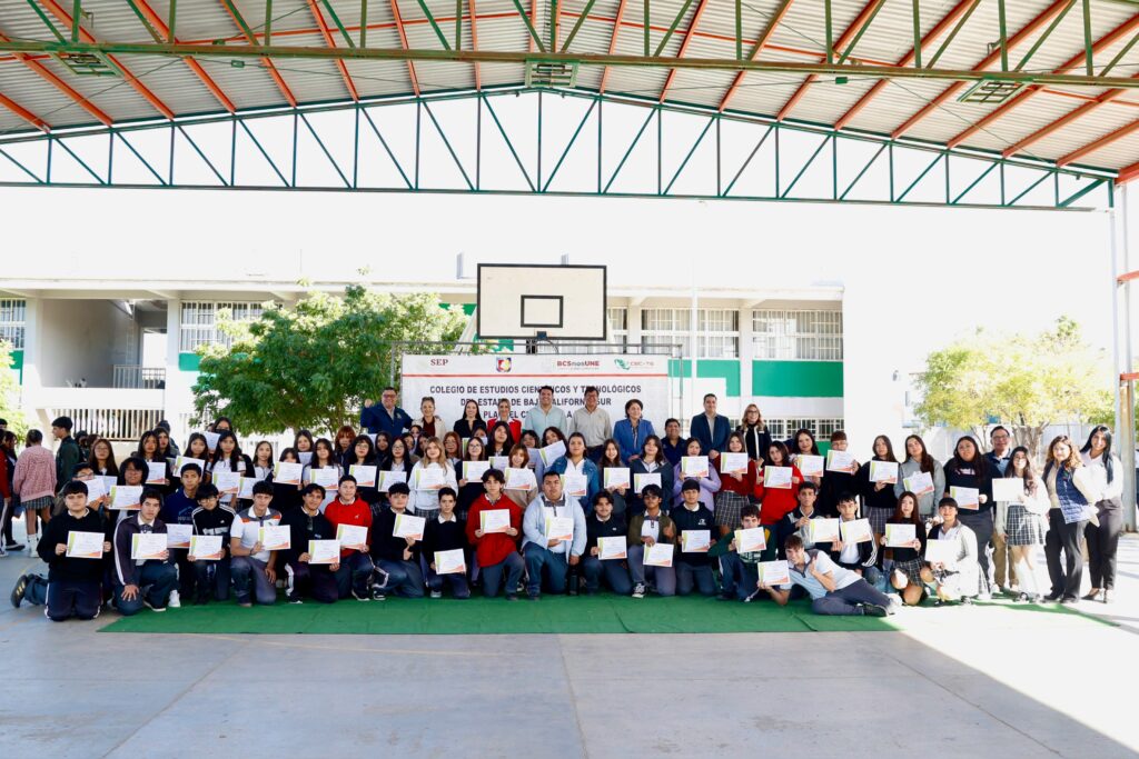 CECyTEBCS inicia semestre con 10 mil estudiantes