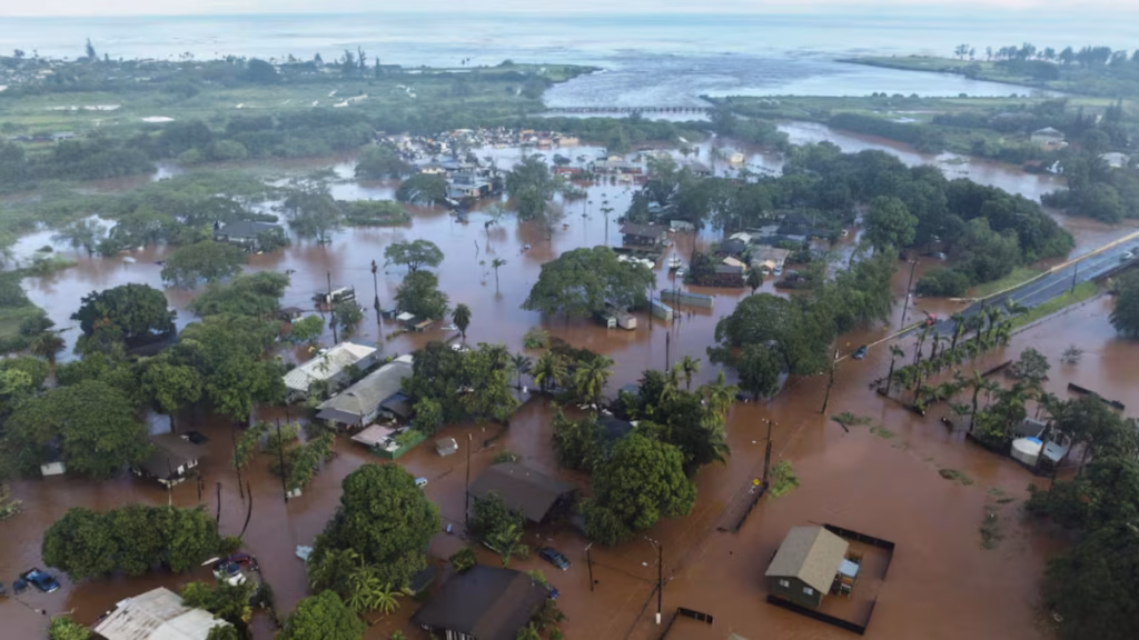 Inundaciones en Hawái obligan a evacuar miles