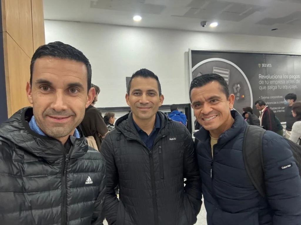 Árbitros mexicanos regresan tras quedar varados en Medio Oriente