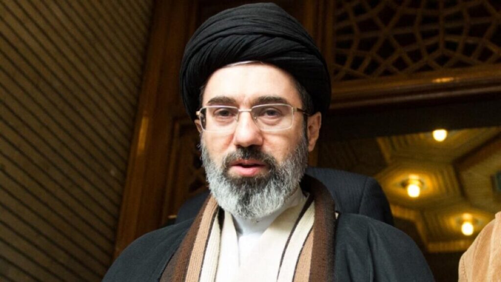 Líder supremo de Irán pide mantener cerrado Ormuz