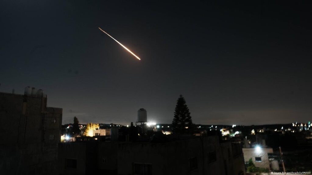 Irán amplía ataques contra Israel y bases de EU