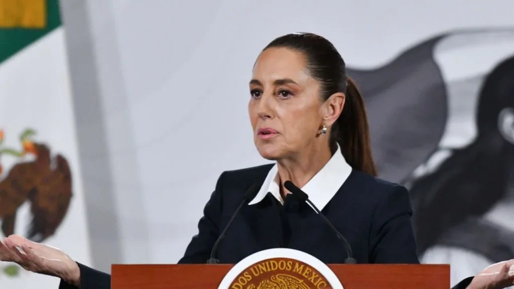 Sheinbaum pide diálogo por taxis y apps en el AICM