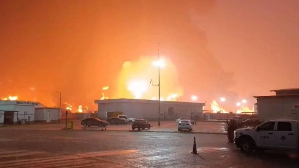 Peritajes definirán causa de incendio en Dos Bocas