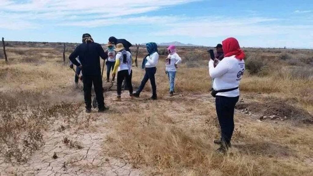 Hallan fosas clandestinas con al menos 8 cuerpos en Sonora