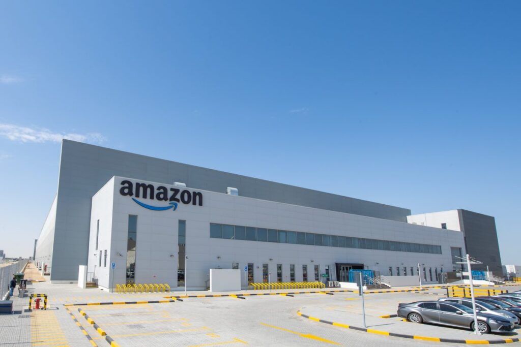 Drones impactan centros de datos de Amazon en Emiratos