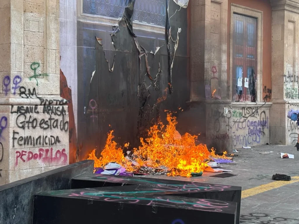 Colectivo Morras Feministas Mty acusa abusos de Fuerza Civil en 8M