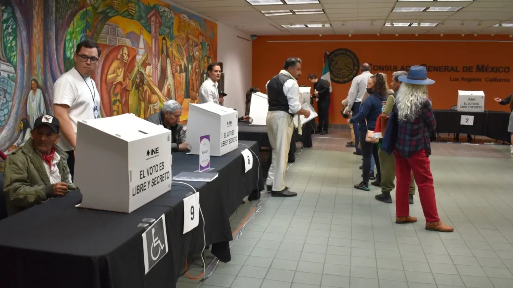 INE alista credenciales para votar en consulados de EU