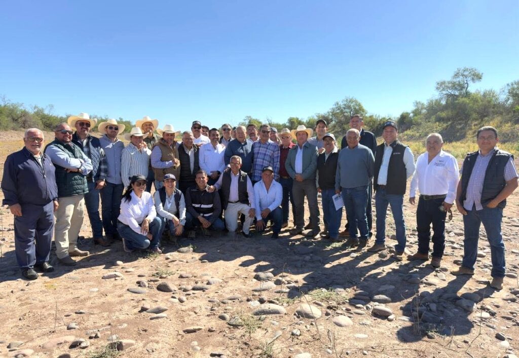 Entregan apoyos a productores y obras de riego en Comondú