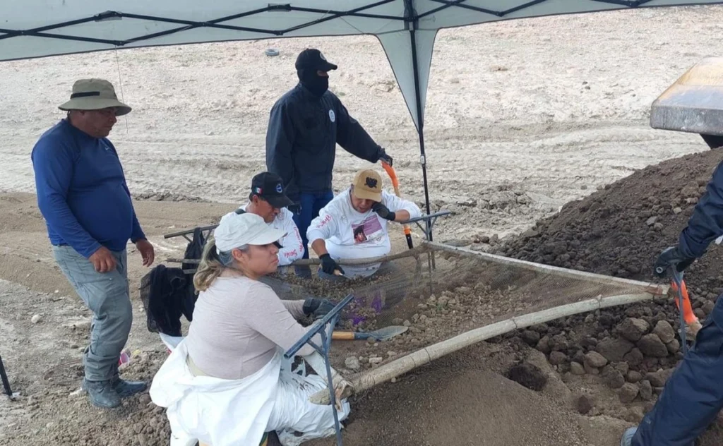 Hallan restos humanos en fosa clandestina en Querétaro