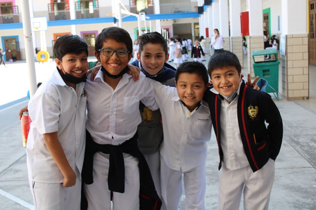 Sheinbaum anuncia apoyo universal para primaria en 2026