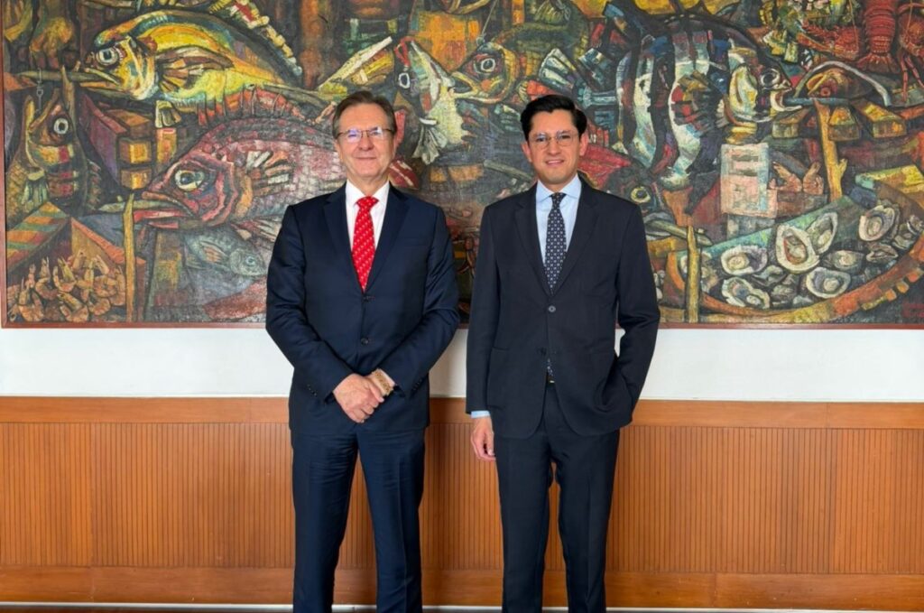 Sheinbaum reconoce labor de Moctezuma en EU