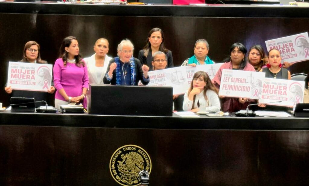 Diputados aprueban ley general contra feminicidio