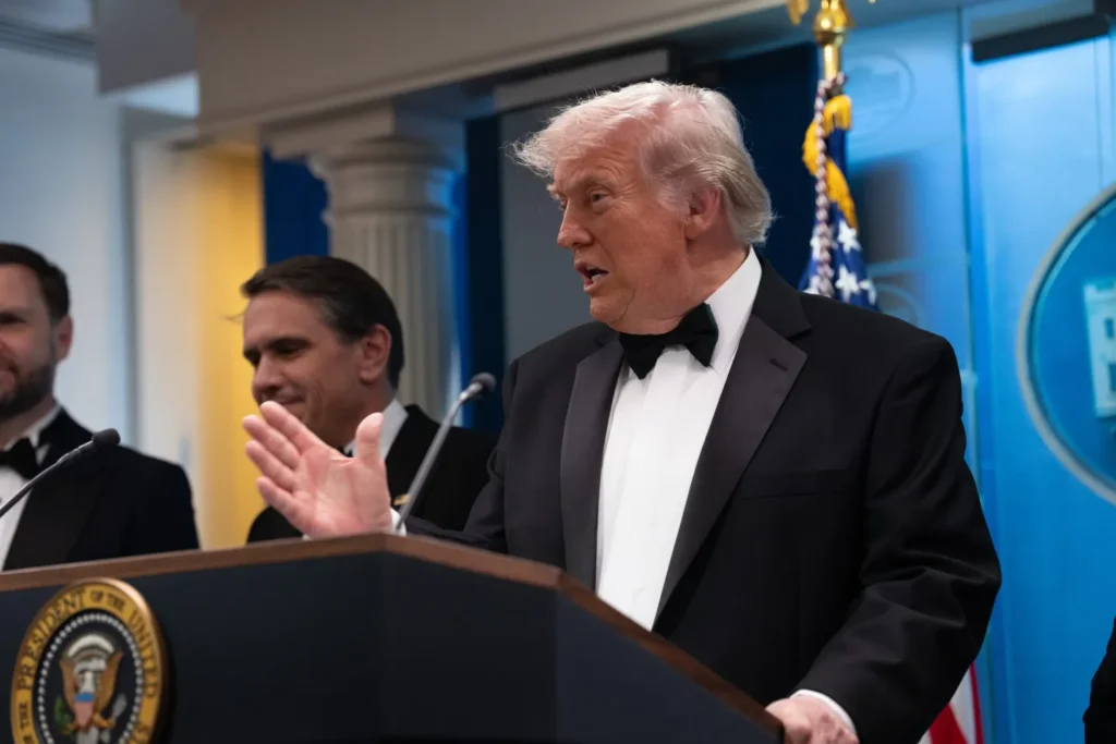 Trump ileso tras tiroteo en cena en Washington